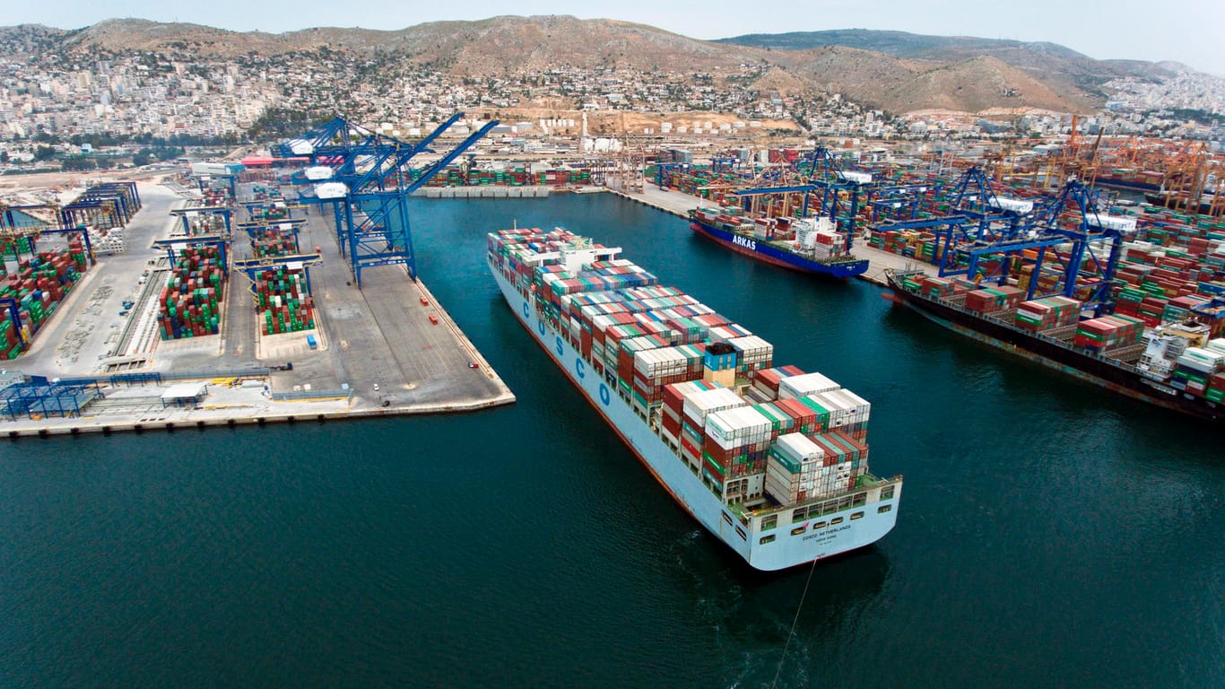 Hafen von Piräus in Griechenland: Die kommunistische Führung in Peking investiert Milliarden in Häfen, Straßen, Eisenbahnen und Flughäfen entlang der internationalen Handelskorridore.