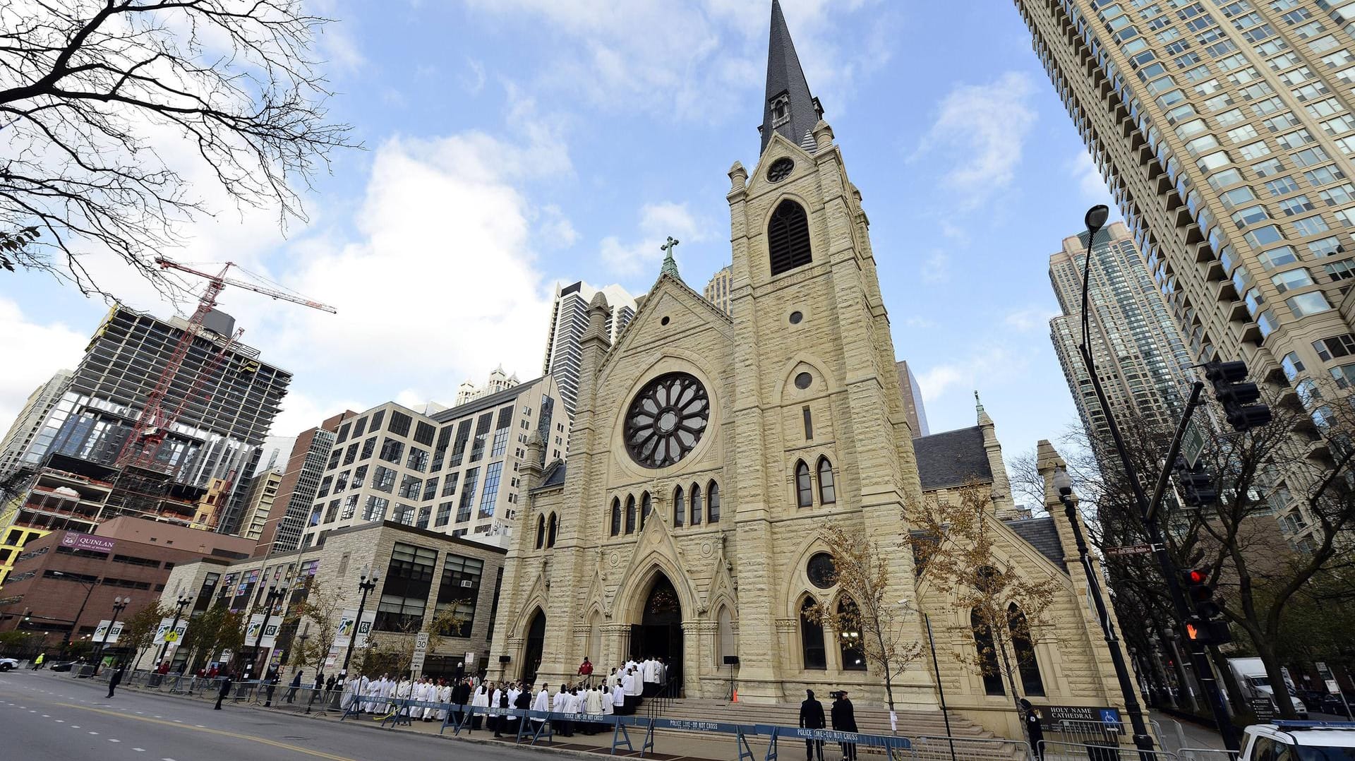 Katholische Kirche in Chicago: Die Verdächtigen arbeiten oder hätten im Erzbistum Chicago und fünf weiteren Diözesen gearbeitet. Katholische Kirche in Chicago: Die Verdächtigen arbeiten oder hätten im Erzbistum Chicago und fünf weiteren Diözesen gearbeitet.