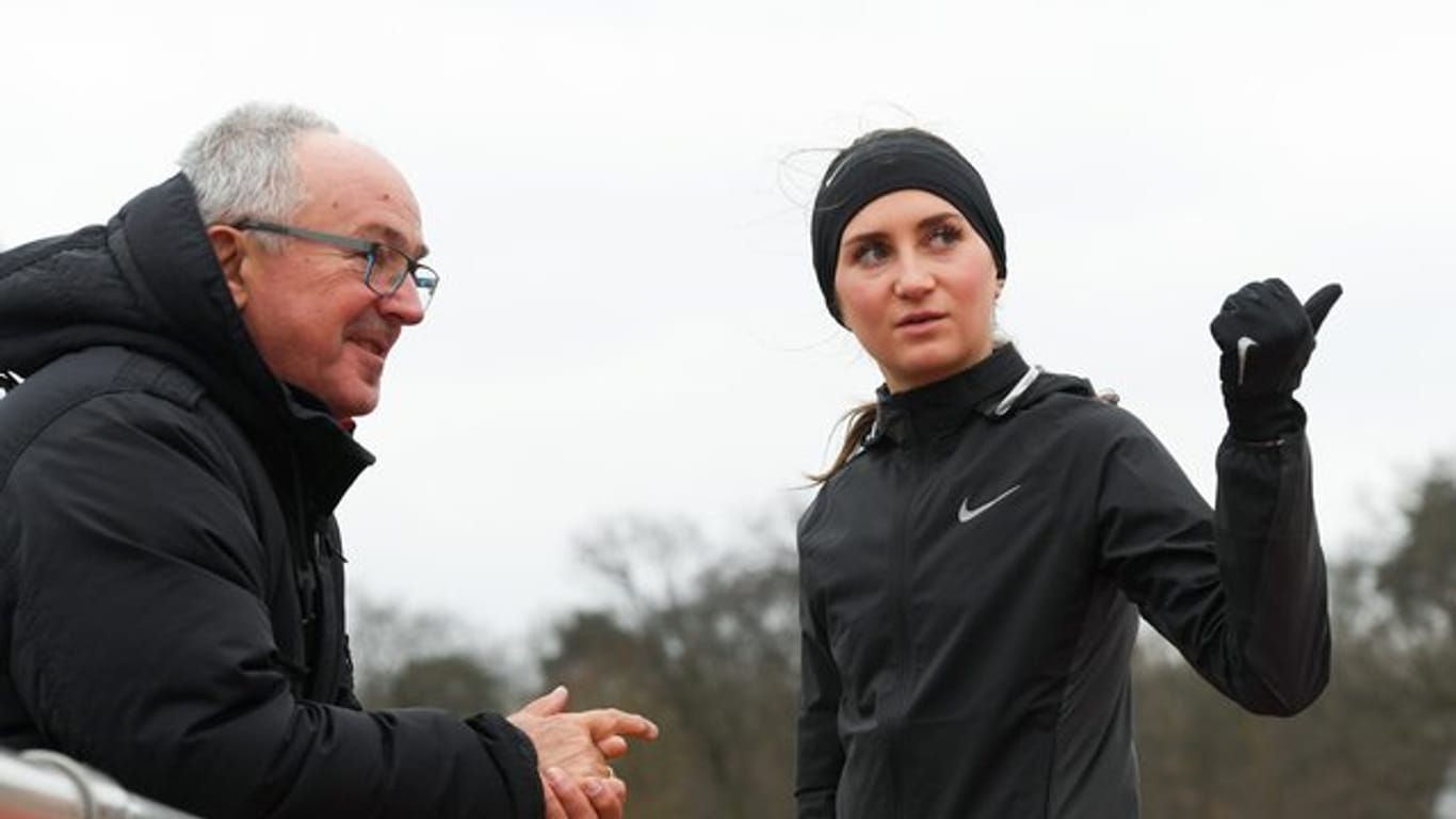 Gesa Felicitas Krause mit ihrem Trainer Wolfgang Heinig.