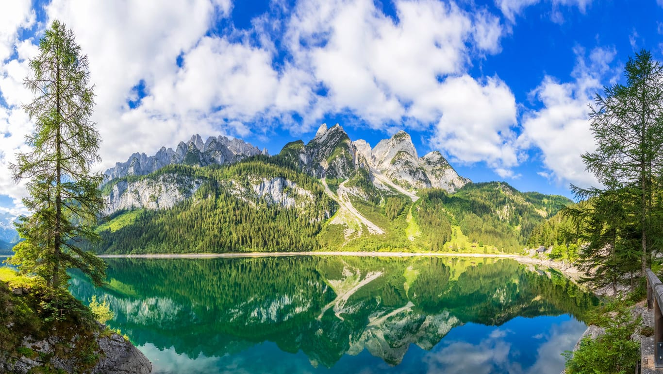 Der Gosausee mit Blick auf den Dachstein in den österreichischen Alpen
