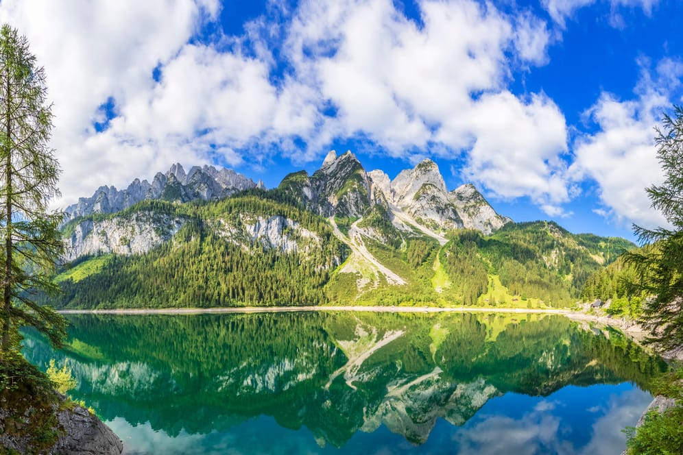 Der Gosausee mit Blick auf den Dachstein in den österreichischen Alpen