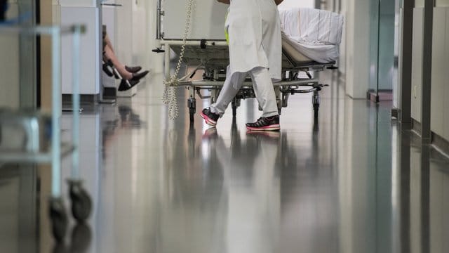 387,2 Milliarden Euro haben die Deutschen 2018 für die Gesundheit im weitesten Sinne ausgegeben. 387,2 Milliarden Euro haben die Deutschen 2018 für die Gesundheit im weitesten Sinne ausgegeben.