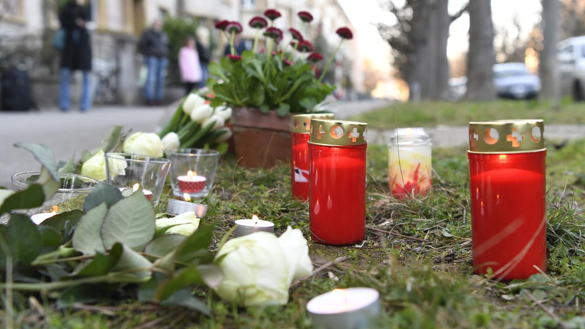 Drama in Basel: Ein Siebenjähriger wurde auf dem Weg nach Hause von einer unbekannten Person niedergestochen.