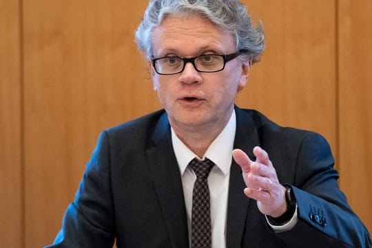 Caspar begrüßte, dass EU-Justizkommissarin Vera Jourova mit einem Aufruf zum Verlassen von Facebook eine deutliche Position bezogen habe.