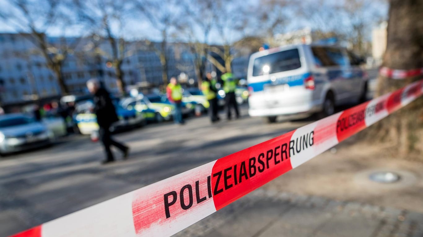 Anti-Terror-Einsatz (Symbolbild): Polizisten haben am Freitagmorgen in mehreren Städten in Hessen und Rheinland-Pfalz Durchsuchungen vorgenommen.