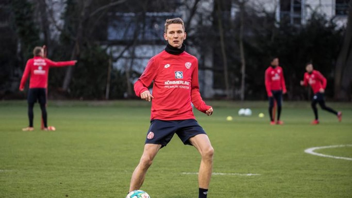 Der Mainzer Niko Bungert beendet seine Fußball-Karriere.