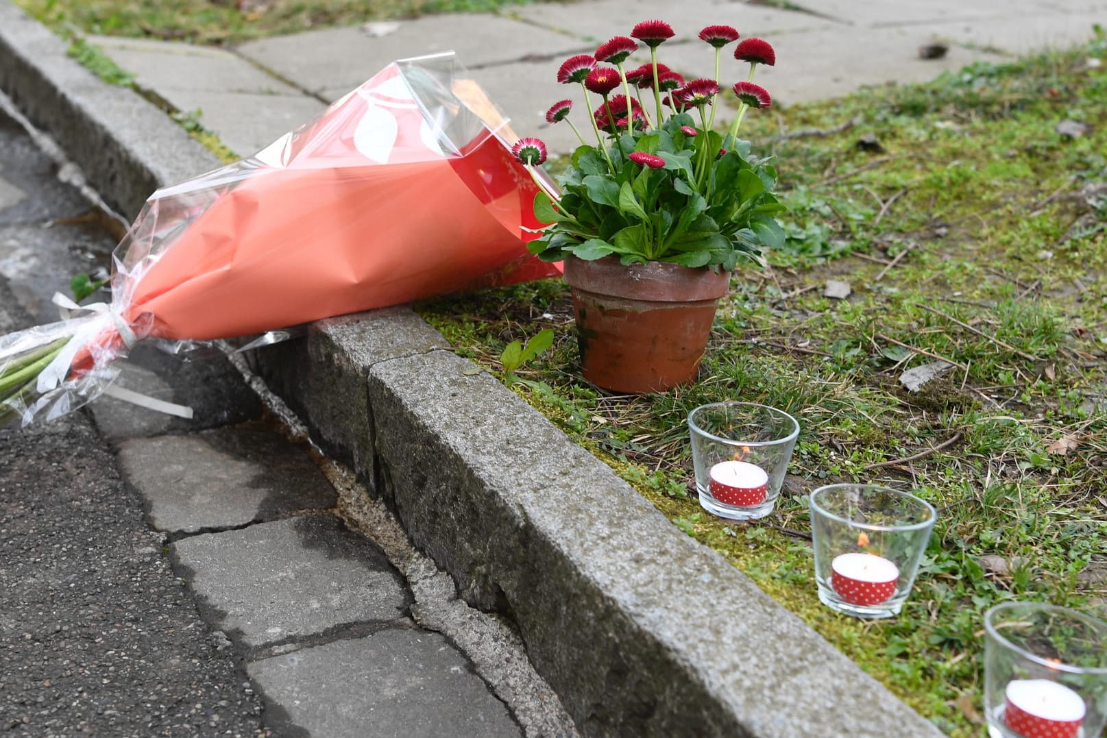 Getöteter Siebenjähriger: Nach den derzeitigen Ermittlungen kannte die mutmaßliche Täterin weder den Jungen noch dessen Familie.