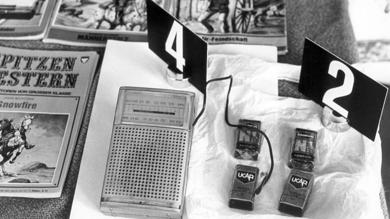 Ein Taschenradio und Western-Hefte: Sie wurden in der Kiste sichergestellt, in der Ursula Herrmann eingesperrt wurde.