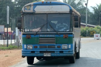 Ein Bus in den Straßen Ghanas: Mindestens 60 Menschen sind bei einem Busunglück ums Leben gekommen. (Archivbild)