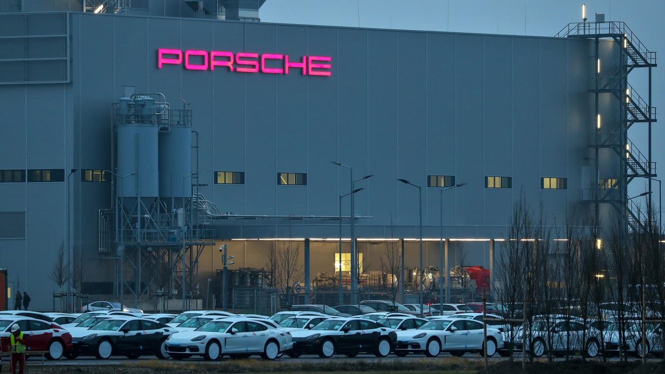 Porschewerk in Leipzig: Nach Problemen bei Tests, schaut sich das Unternehmen neben dem 911er noch weitere Autos genauer an.
