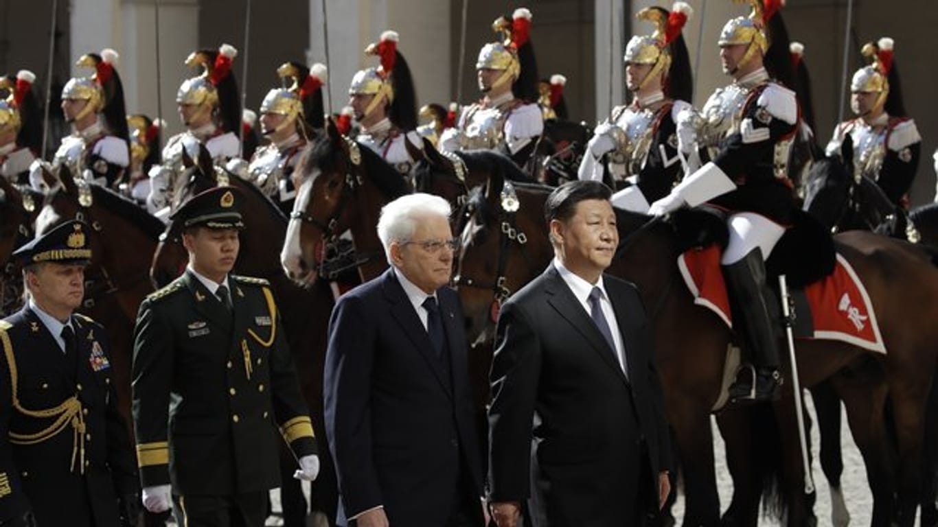 Italiens Präsident Sergio Mattarella empfängt den chinesischen Präsidenten Xi Jinping am Quirinalspalast in Rom.