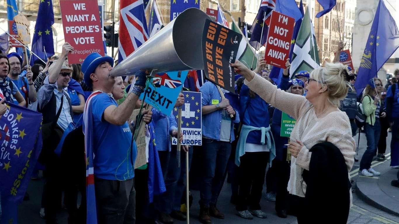 Briten demonstrieren für ein neues Referendum und für einen Verbleib Großbritanniens in der EU.