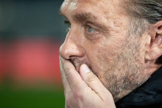 Blamierte sich mit seinem Team in Bielefeld: Hannover-Coach Thomas Doll.
