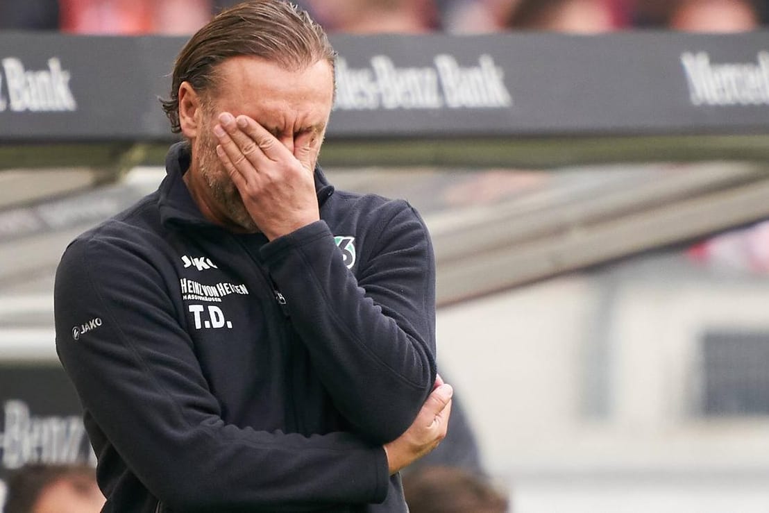 Im Dauerzustand "fassungslos": Hannover-Trainer Doll schon vor Wochen beim 1:5 in Stuttgart.