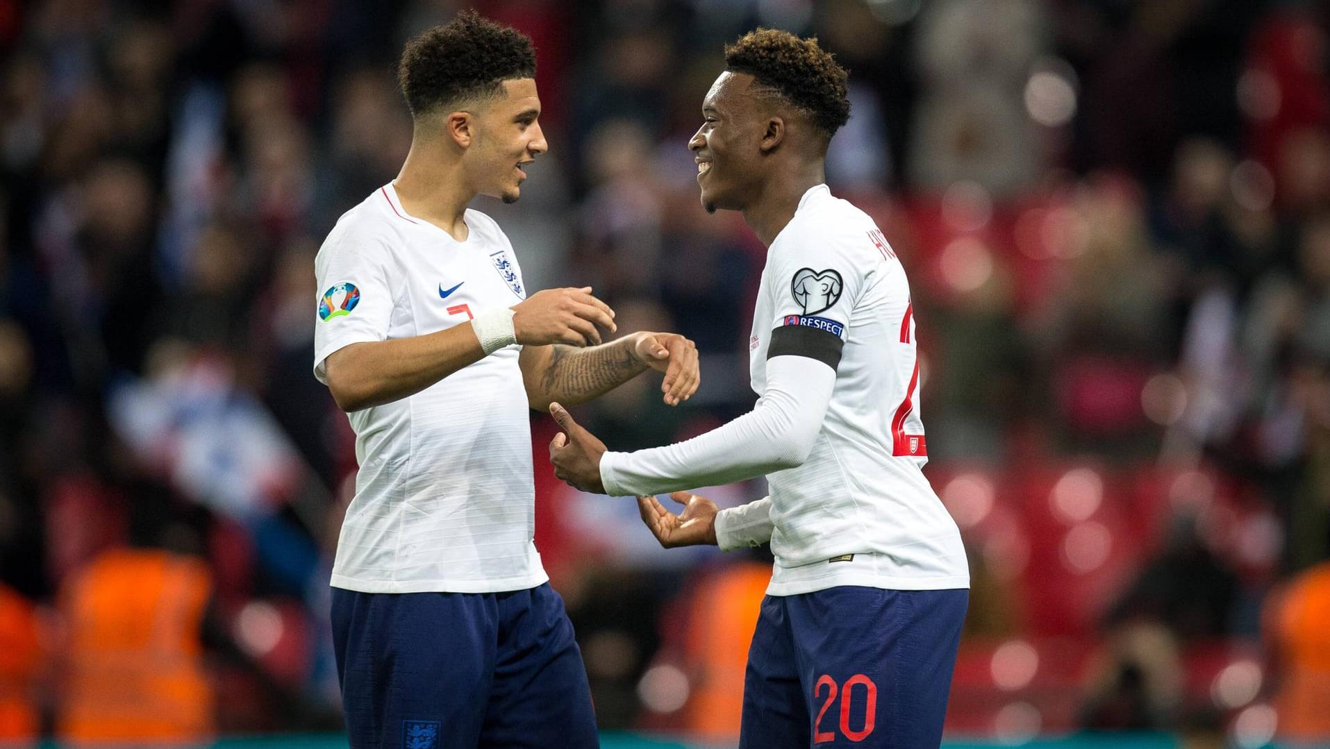 Sancho (li.) mit Callum Hudson-Odoi nach Schlusspfiff.