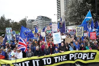 Anti-Brexit-Aktivisten demonstrieren in London.