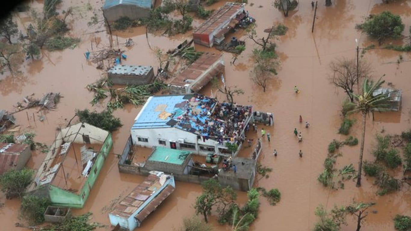 Die von Zyklon "Idai" ausgelösten Überschwemmungen haben in Mosambik ganze Landstriche unter Wasser gesetzt.