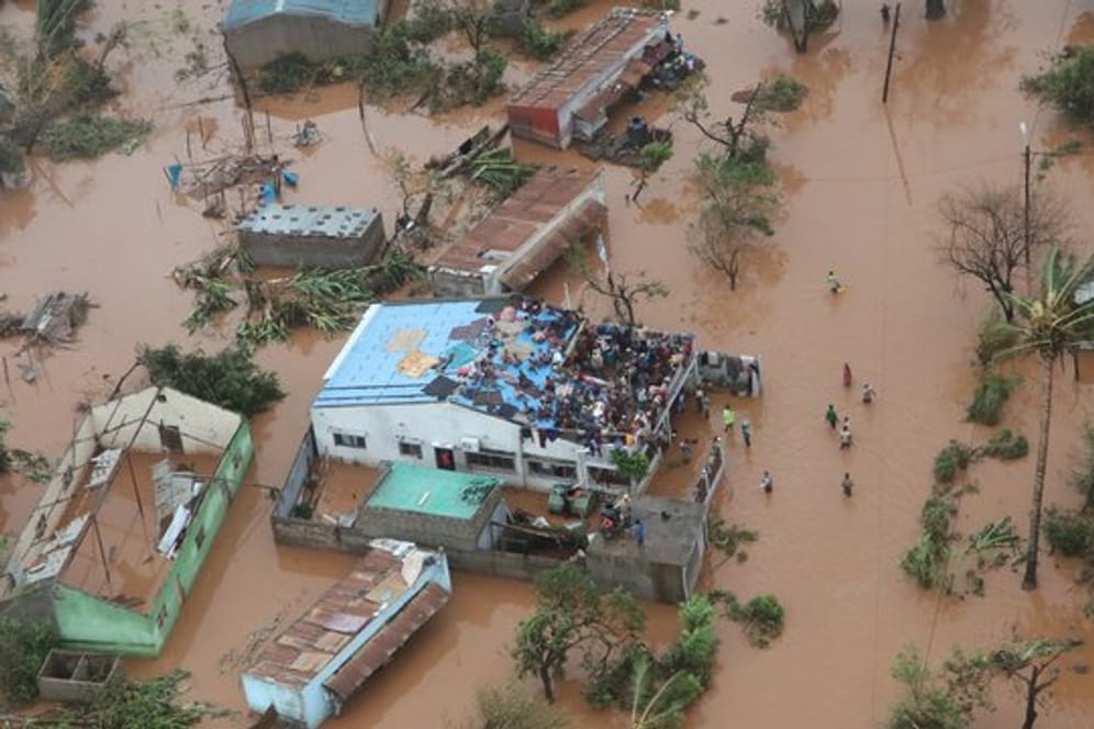 Die von Zyklon "Idai" ausgelösten Überschwemmungen haben in Mosambik ganze Landstriche unter Wasser gesetzt.