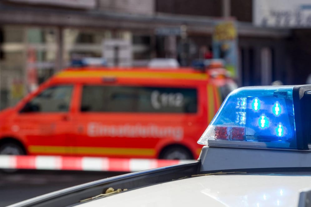 Unfall in Hessen: Ein 24-jähriger Autofahrer und ein 47-jähriger Radfahrer wurden schwer verletzt. (Symbolbild)