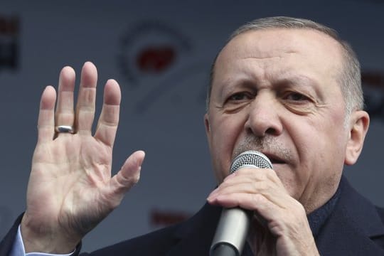 Seit dem Putschversuch greift der türkische Präsident Erdogan hart gegen angebliche Staatsfeinde und Regierungskritiker durch.