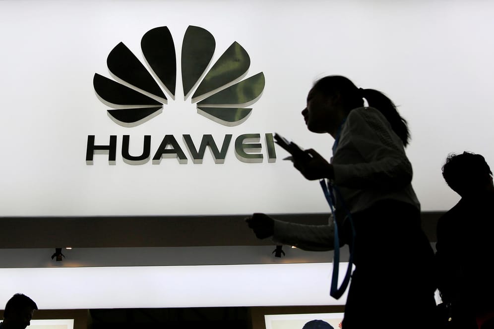 Das Logo von Huawei (Symbolbild): Die USA fordern von europäischen Staaten, auf Technik des Konzerns zu verzichten.