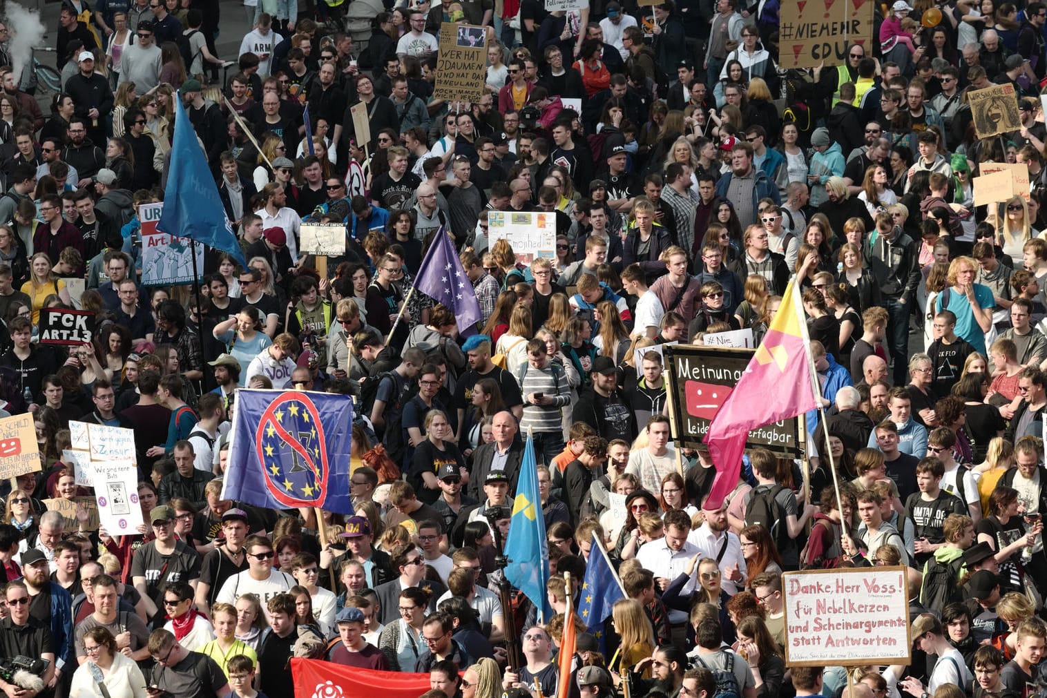 Demo gegen Upload-Filter in Leipzig: Kurz vor der Abstimmung über die Reform des Urheberrechts im EU-Parlament haben Tausende in Europa gegen das Vorhaben protestiert.