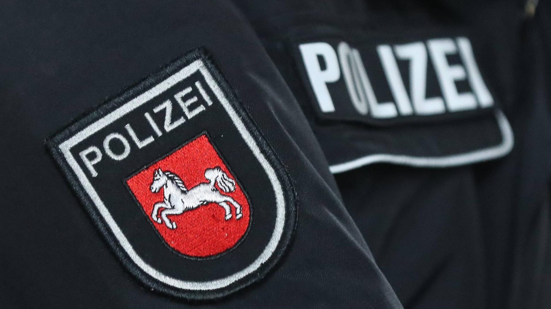 Polizei Niedersachsen: Ein Paketzusteller hat die Nerven verloren und ein Kind verletzt. (Symbolbild)