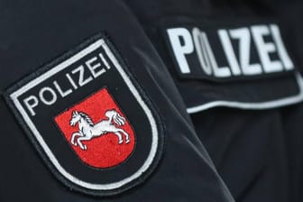 Polizei Niedersachsen: Ein Paketzusteller hat die Nerven verloren und ein Kind verletzt. (Symbolbild)