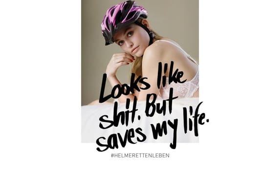 "Germany's Next Topmodel"-Kandidatin Alicija mit Fahrradhelm.