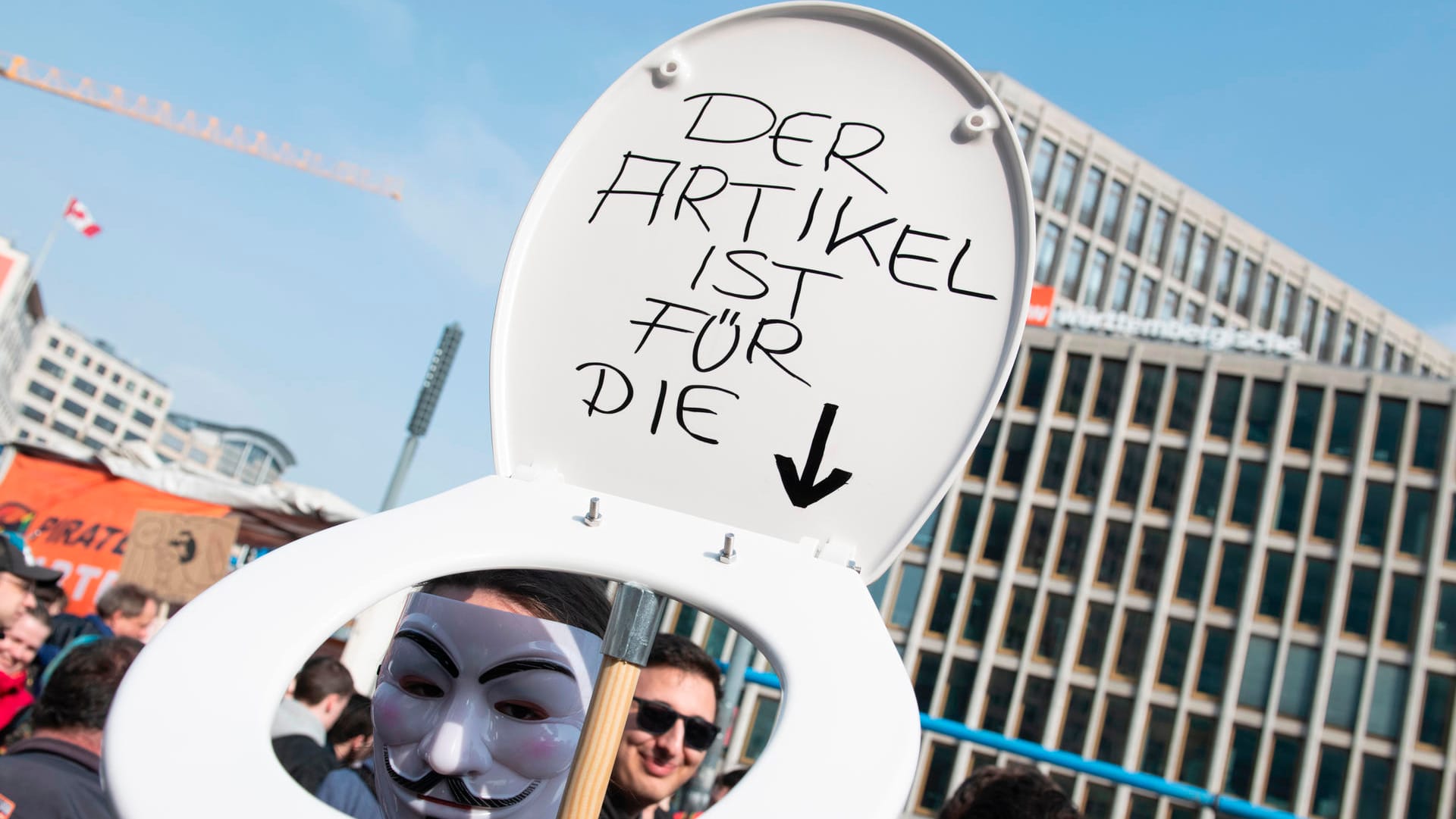 Demo gegen die EU-Urheberrechtsreform: Kurz vor der Abstimmung über die Reform haben Tausende in Europa gegen das Vorhaben protestiert.