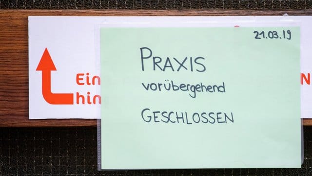 Der im Würzburger Kinderporno-Fall verhaftete Sprachtherapeut schweigt zu den Vorwürfen. Der im Würzburger Kinderporno-Fall verhaftete Sprachtherapeut schweigt zu den Vorwürfen.