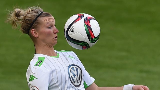 Steuerte drei Treffer zum Wolfsburger Sieg gegen Gladbach bei: Nationalspielerin Alexandra Popp. Steuerte drei Treffer zum Wolfsburger Sieg gegen Gladbach bei: Nationalspielerin Alexandra Popp.