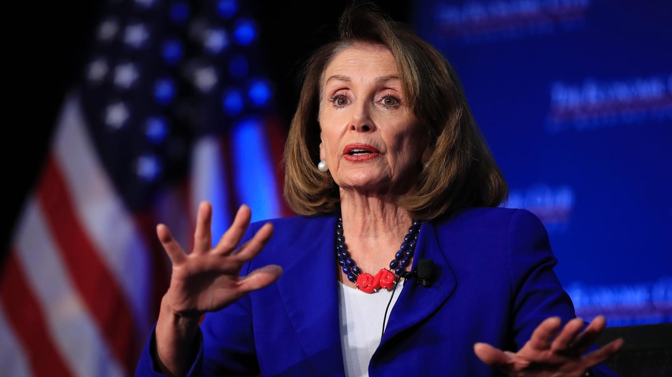 Nancy Pelosi: Die US-Demokratin verlangt, dass der Bericht des Sonderermittlers komplett veröffentlicht wird.