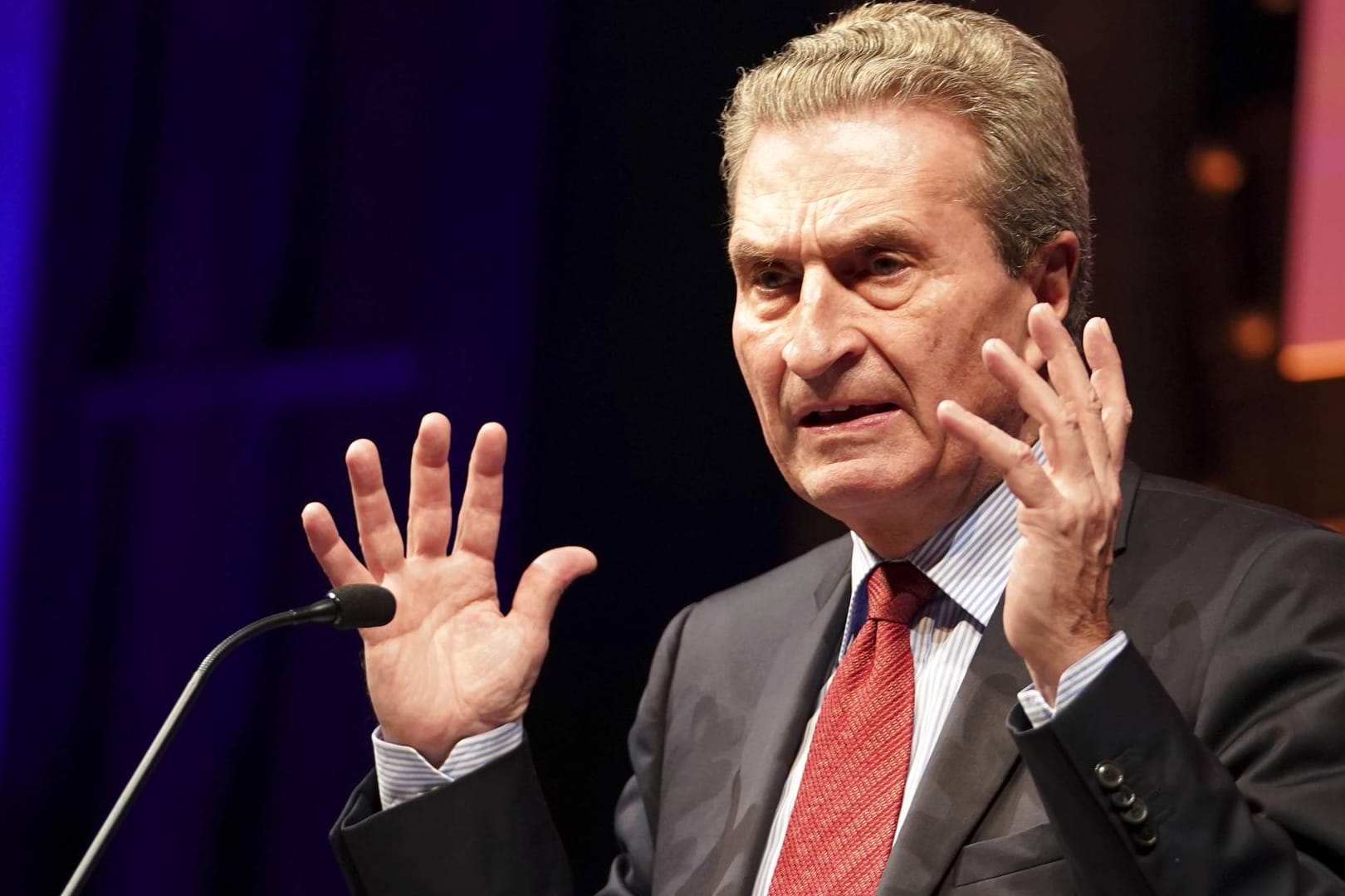 Günther Oettinger: Der EU-Haushaltskommissar macht die Lobbyarbeit der Online-Platformen für den Widerstand gegen die Urheberrechtsreform verantwortlich.