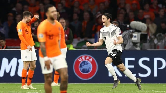 Nico Schulz (r) jubelt über seinen Last-Minute-Treffer gegen die Niederlande. Nico Schulz (r) jubelt über seinen Last-Minute-Treffer gegen die Niederlande.