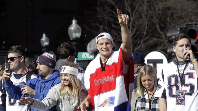 Rob Gronkowski von den New England Patriots beendet seine Karriere im American Football. Rob Gronkowski von den New England Patriots beendet seine Karriere im American Football.