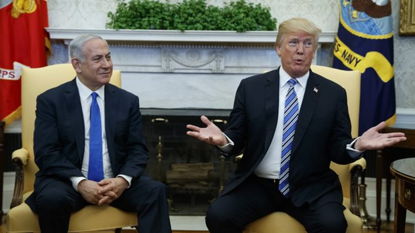 Donald Trump (r) und Benjamin Netanjahu bei einem Treffen im Weißen Haus im März 2018.