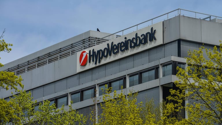 Verwaltung der Hypo-Vereinsbank: Von einer Fusion der Deutschen Bank und der Commerzbank will die Hype-Vereinsbank profitieren.