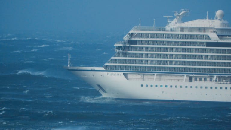 Kreuzfahrtschiff "Viking Sky": Das Kreuzfahrtschiff mit 1.300 Passagieren an Bord war vor der norwegischen Küste in Seenot geraten.