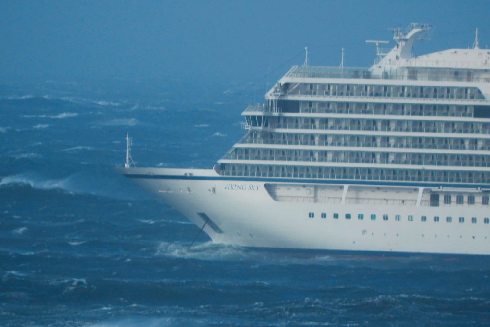 Kreuzfahrtschiff "Viking Sky": Das Kreuzfahrtschiff mit 1.300 Passagieren an Bord war vor der norwegischen Küste in Seenot geraten.