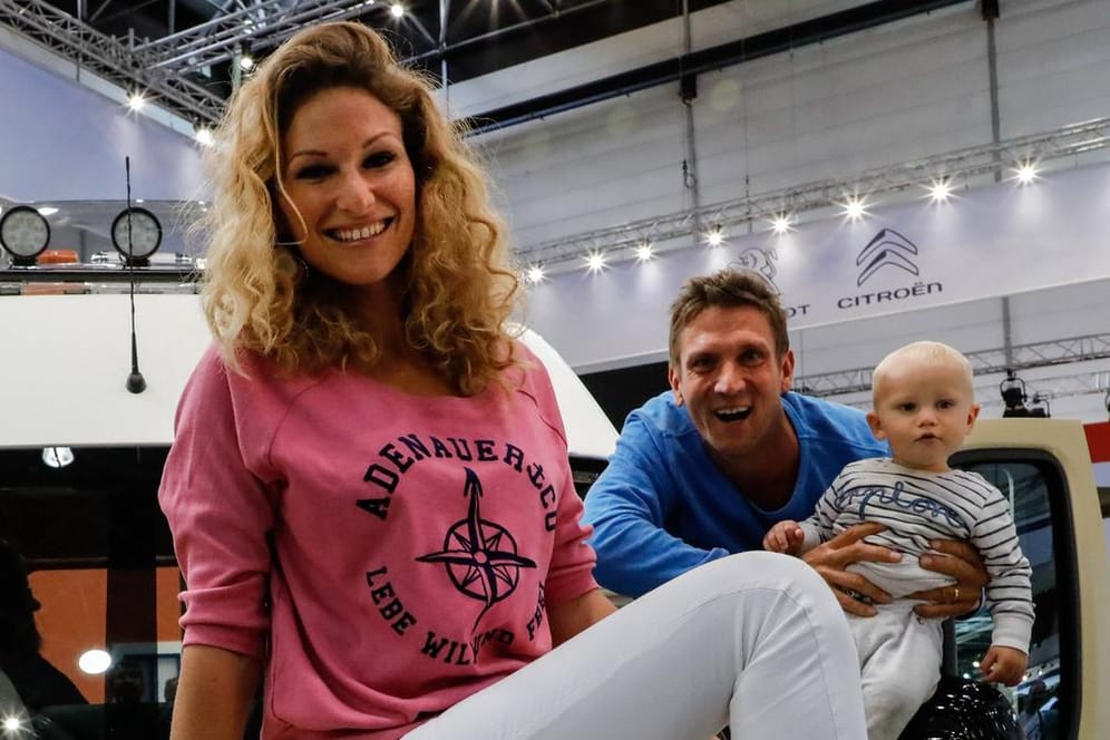 Bekanntes Bild: Janni Hönscheid und ihr Partner Peer Kusmagk sind mit Kind auch im Fernsehen zu sehen.