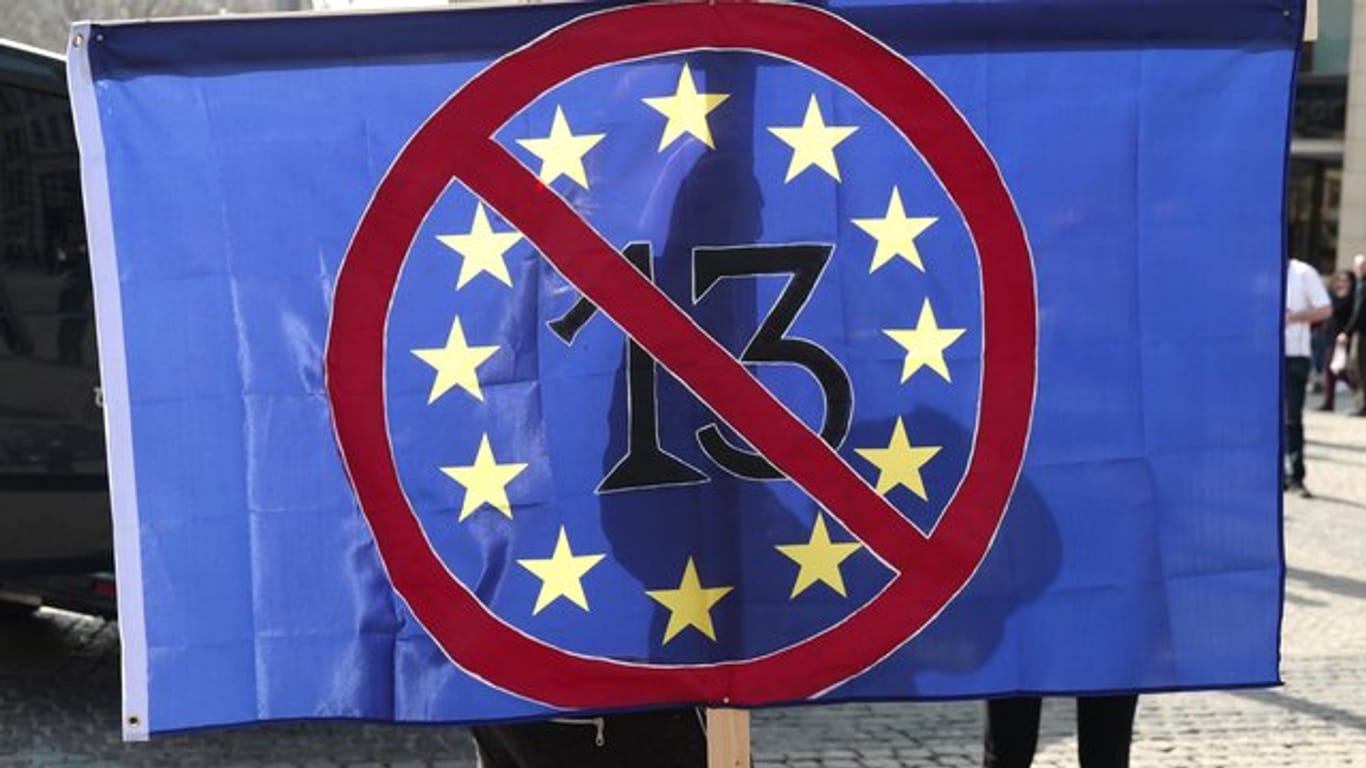 Kurz vor der entscheidenden Abstimmung über die Reform des Urheberrechts im EU-Parlament haben Tausende in Europa gegen das Vorhaben protestiert.