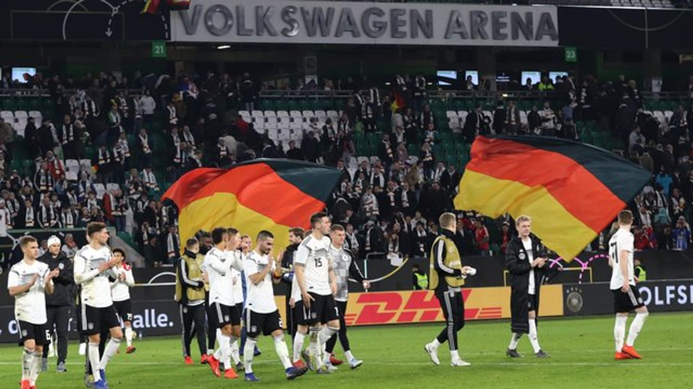 Beim Länderspiel in Wolfsburg soll es einen weiteren Fall von rassistischen Beleidigungen gegeben haben.