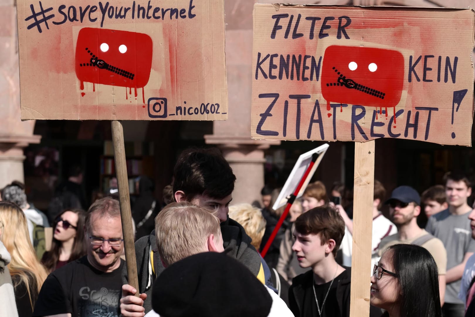 Eine Demonstration gegen die EU-Urheberrechtsreform: Am Dienstag stimmt das EU-Parlament über die umstrittene Reform ab.
