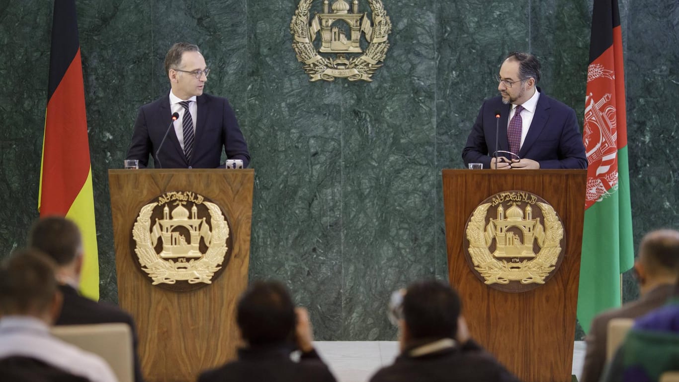 Bundesaußenminister Heiko Maas (l.) und der afghanische Außenminister Salahuddin Rabbani: Deutschland könnte möglicher Ort für Friedensgespräche mit den Taliban sein.