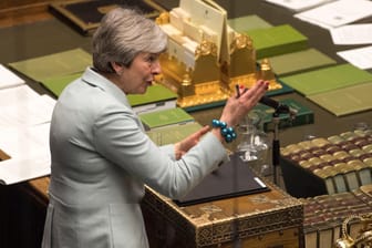 Theresa May am Montag im britischen Parlament: Gegen ihren Willen wollen die Abgeordneten am Mittwoch über Alternativen zu Mays Brexit-Deal abstimmen.
