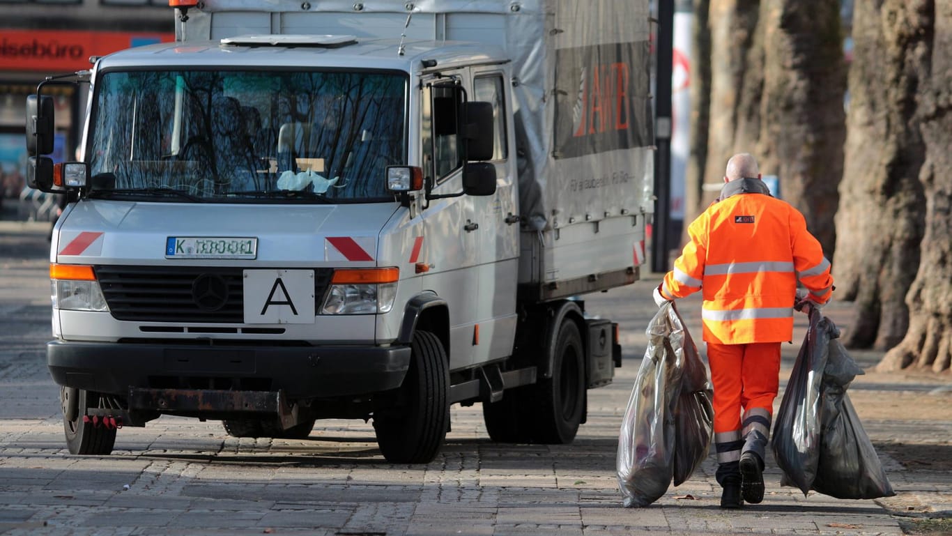 Rumgepöbelt: Ein Autofahrer hat in Edesheim in Rheinland-Pfalz einem Müllwerker ins Gesicht gespuckt. (Symbolbild)
