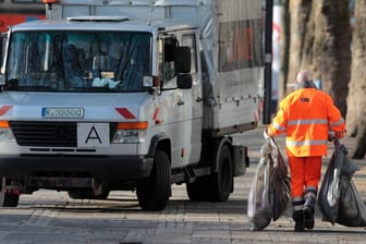 Rumgepöbelt: Ein Autofahrer hat in Edesheim in Rheinland-Pfalz einem Müllwerker ins Gesicht gespuckt. (Symbolbild)