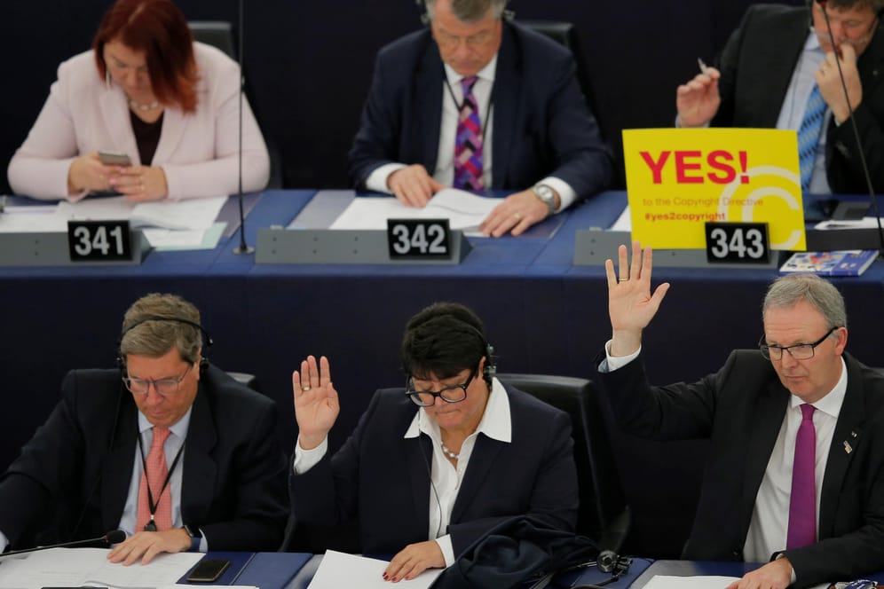 Abstimmung im EU-Parlament zur Urheberrechtsreform: Aktivisten wie Edward Snowden kritisieren den Ausgang der Abstimmung.
