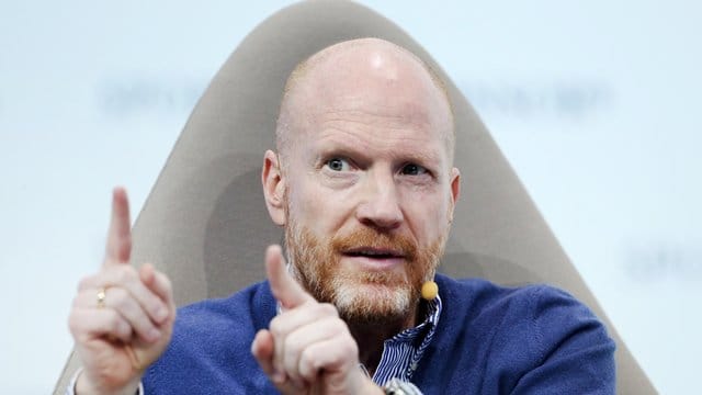 Matthias Sammer, bei Borussia Dortmund als externer Berater tätig, sieht den FC Bayern im Titelkampf vorn. Matthias Sammer, bei Borussia Dortmund als externer Berater tätig, sieht den FC Bayern im Titelkampf vorn.